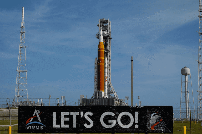 Artemis II let s go pillars min 768x512