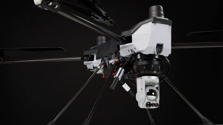 C100 Studio Black C0013T01 1280x720 min 768x432