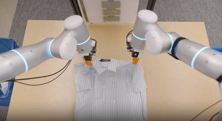 robot folding clothes min 768x419