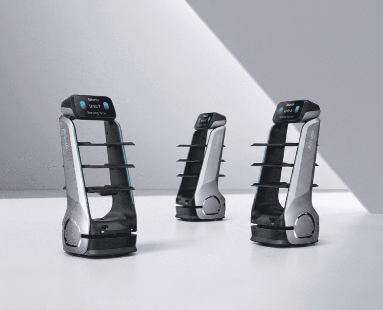 serving robot display min 768x622