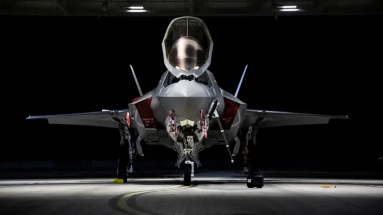 Image F 35aircraftinhangar2023 min 768x432