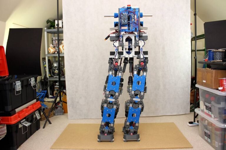Robotx030 min 768x512