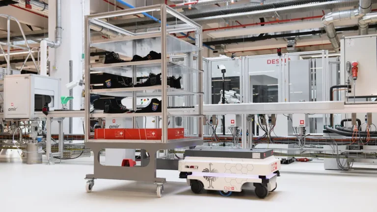 csm mobile robotics amr production transport 886827bb23png min 768x433