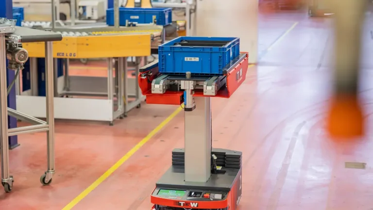 csm mobile robots quba tgw logistics spare parts transportation ce0ba359bbpng min 768x433