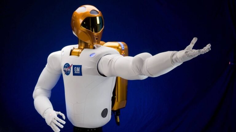 gm and nasas robonaut 2 droid 100310307 min 768x432