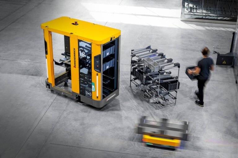logistics robot SOTO communicating with different mobile robots via VDA5050 scaled min 768x512