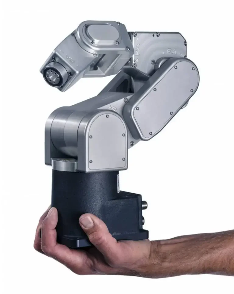 mecademic hand min 768x966