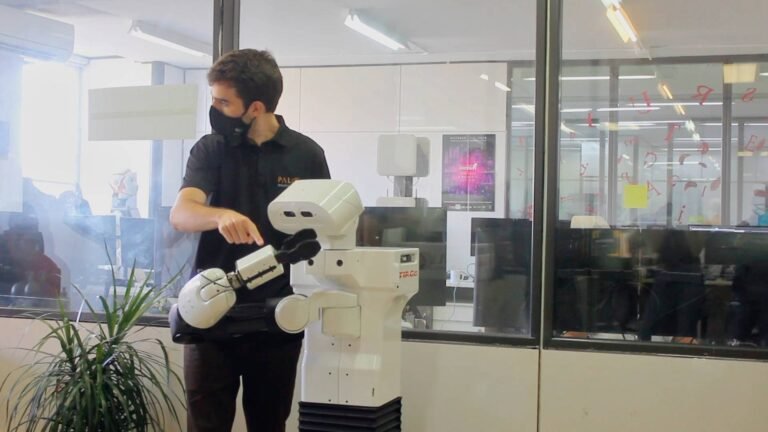 robotics trainings by The Construct mix min 768x432