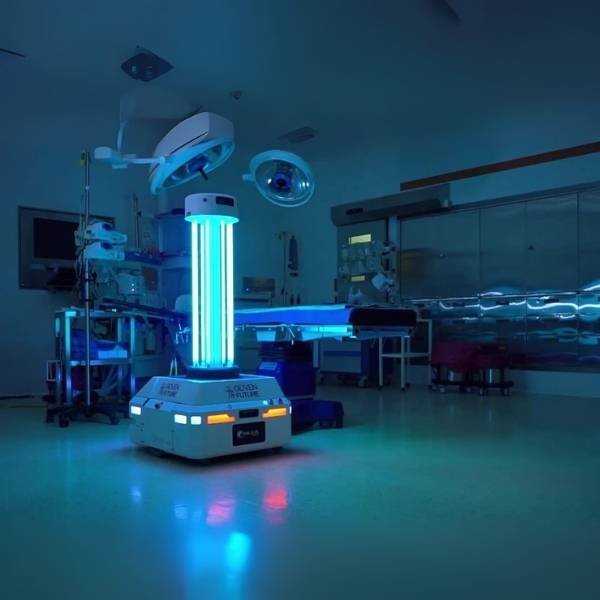 robots fight the good fight against covid 19 with uv c light min