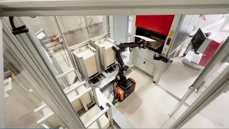 use case cobot punching out pellets 1280x720 min 768x432